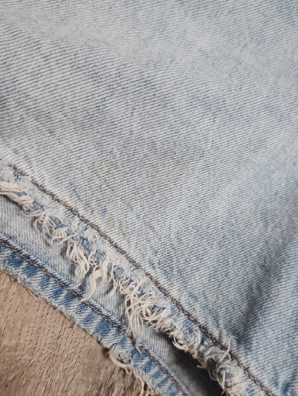 American Eagle Outfitters Light Wash Distressed High-Rise Denim Shorts - Picture 5 of 9